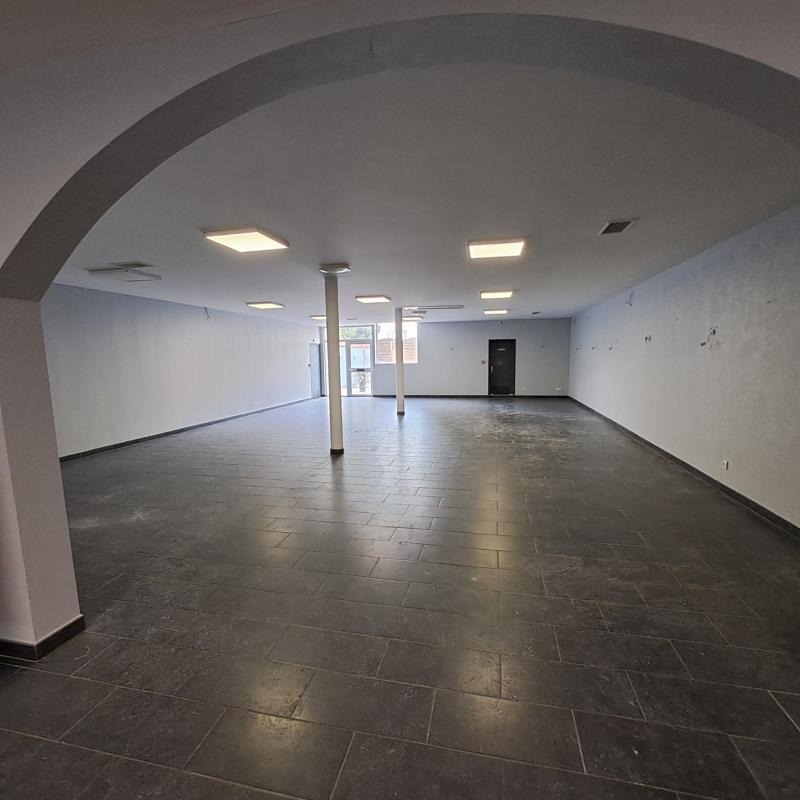 Local commercial - 303 m²