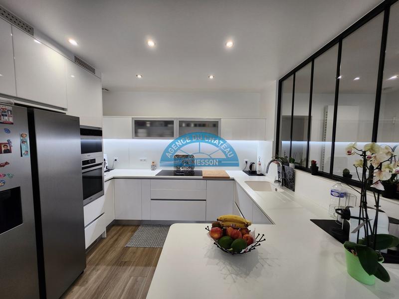 Maison - 253 m² - 11 pièces