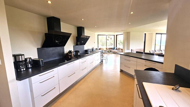 Demeure - 608 m² - 8 pièces