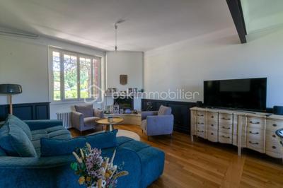 Maison bourgeoise - 230 m² - 8 pièces