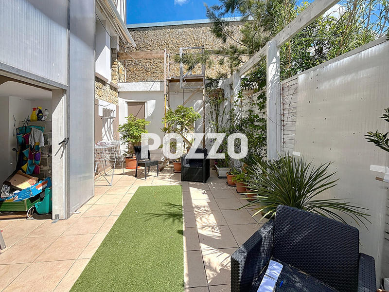 Maison - 2 000 m² - 14 pièces