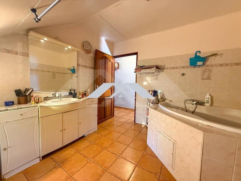 Maison - 208 m² - 9 pièces