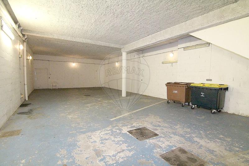 Local commercial - 322 m² - 4 pièces