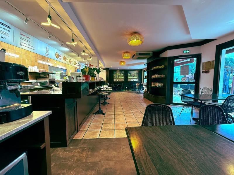 Local commercial - 202 m² - 4 pièces