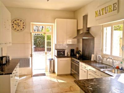 Maison - 240 m² - 7 pièces