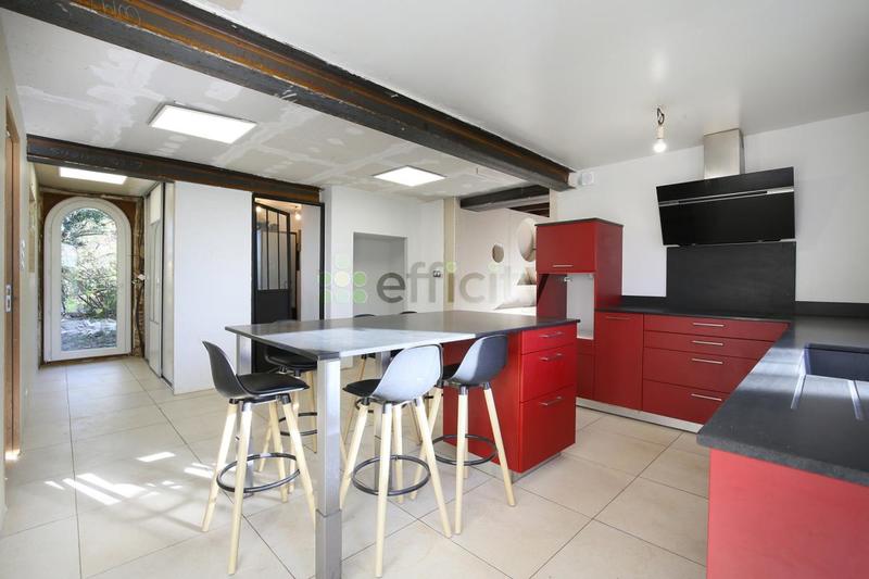 Maison - 260 m² - 8 pièces