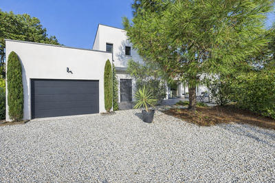 Maison - 185 m² - 7 pièces