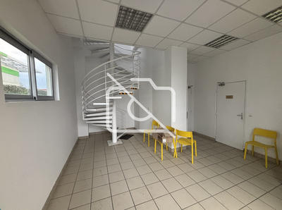 Entrepôt - 341 m²