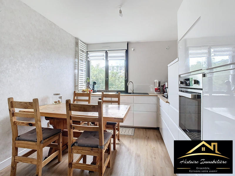 Appartement - 80 m² - 4 pièces