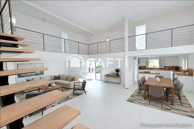 Maison - 260 m² - 7 pièces