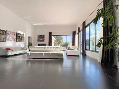 Maison - 220 m² - 6 pièces