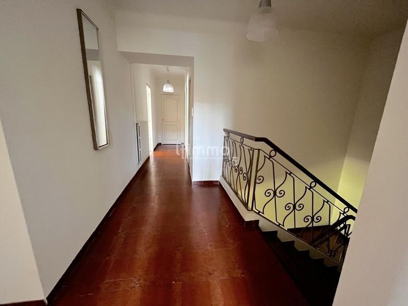 Maison - 220 m² - 5 pièces