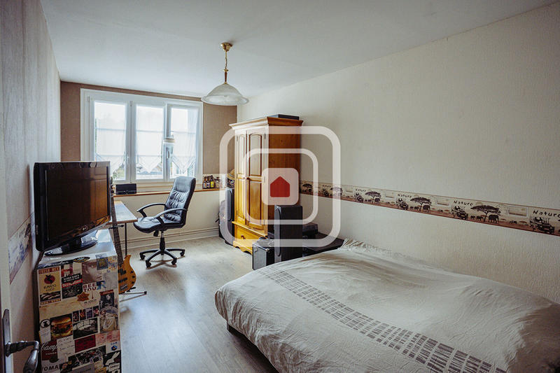 Maison - 222 m² - 8 pièces