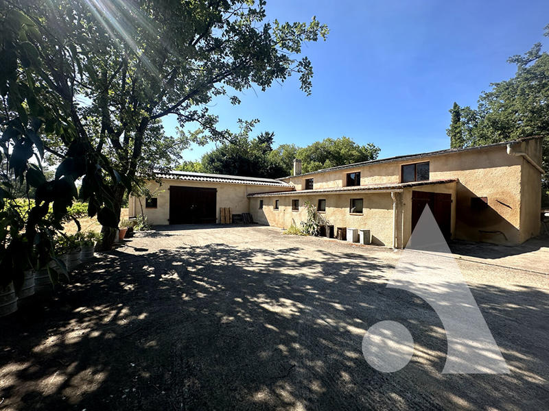 Maison - 300 m² - 9 pièces