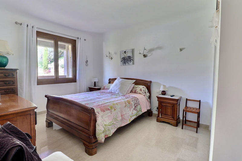 Maison - 290 m² - 9 pièces