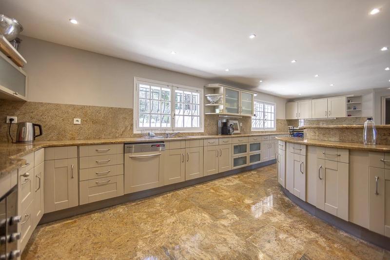 Maison - 401 m² - 9 pièces