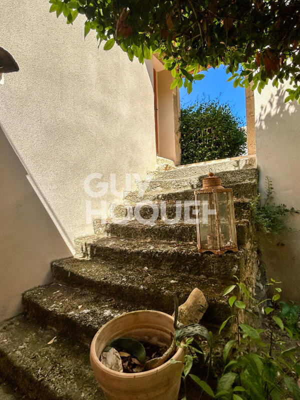 Maison - 270 m² - 10 pièces