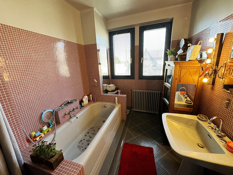 Maison - 305 m² - 13 pièces