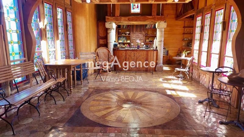 Maison ancienne - 310 m² - 8 pièces