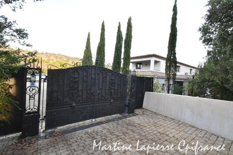 Maison - 400 m² - 10 pièces