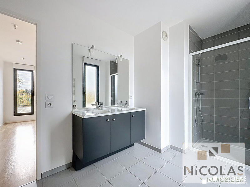 Appartement - 82 m² - 3 pièces