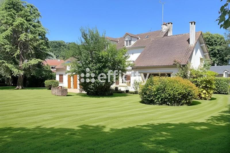 Maison - 320 m² - 9 pièces