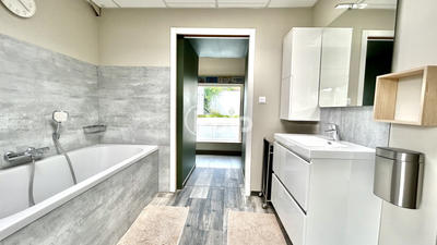 Maison - 273 m² - 12 pièces