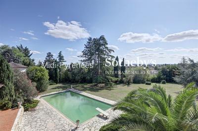 Maison - 242 m² - 6 pièces