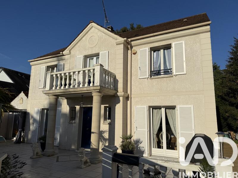 Maison - 248 m² - 8 pièces