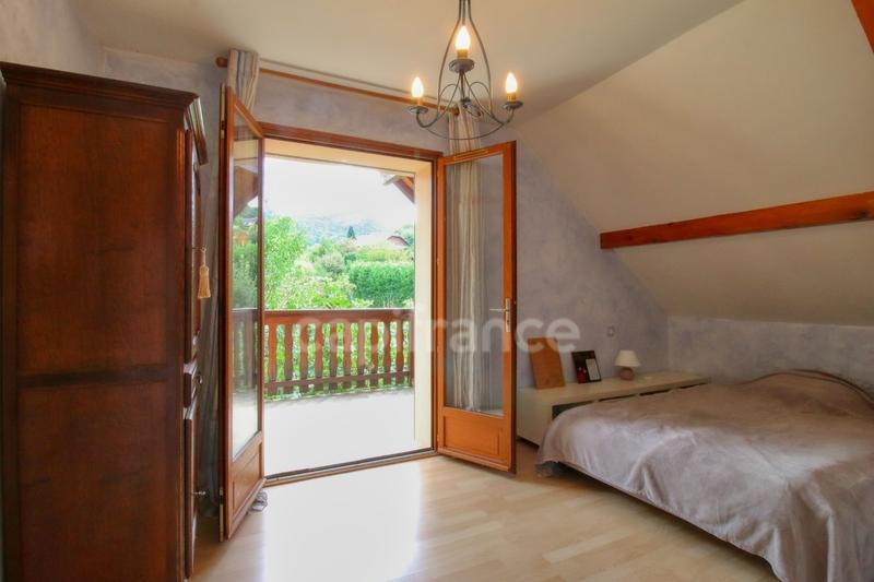 Propriété - 240 m² - 9 pièces