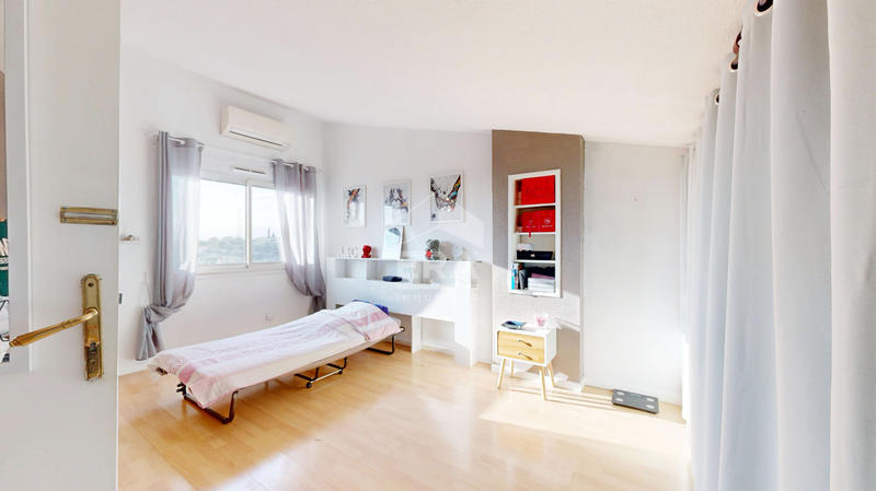 Maison - 98 m² - 5 pièces