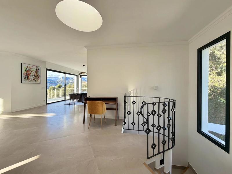 Maison - 212 m² - 7 pièces