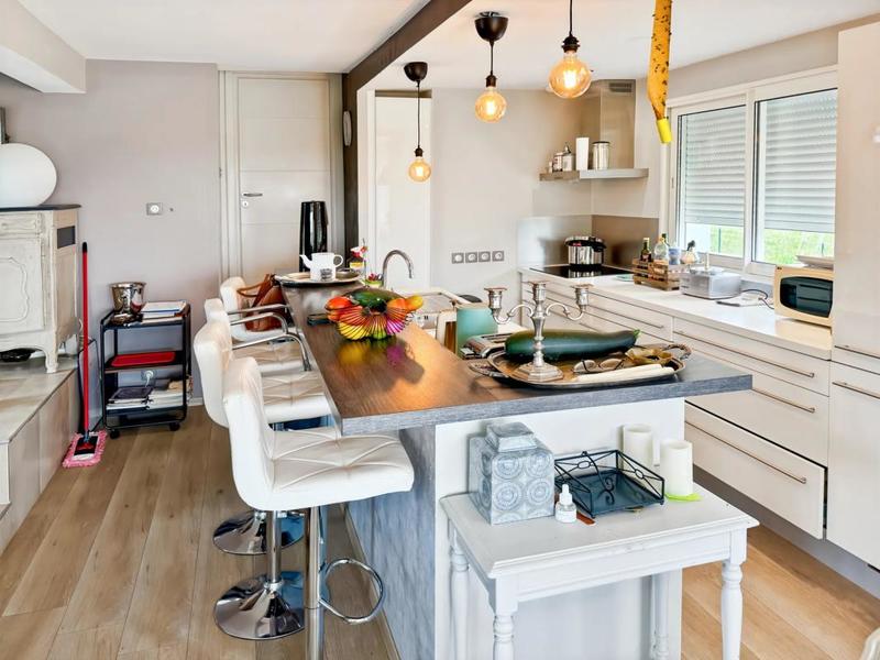 Maison - 200 m² - 8 pièces