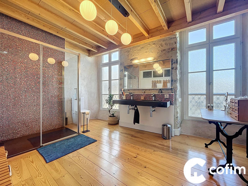 Appartement - 240 m² - 6 pièces