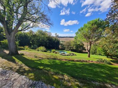 Maison - 550 m² - 14 pièces