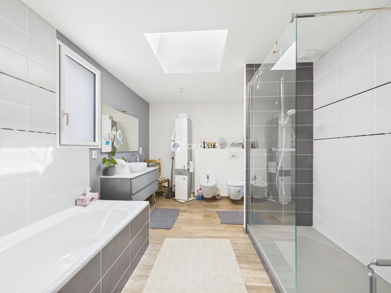 Maison - 137 m² - 5 pièces