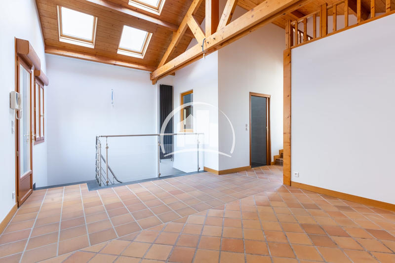 Maison - 250 m² - 6 pièces