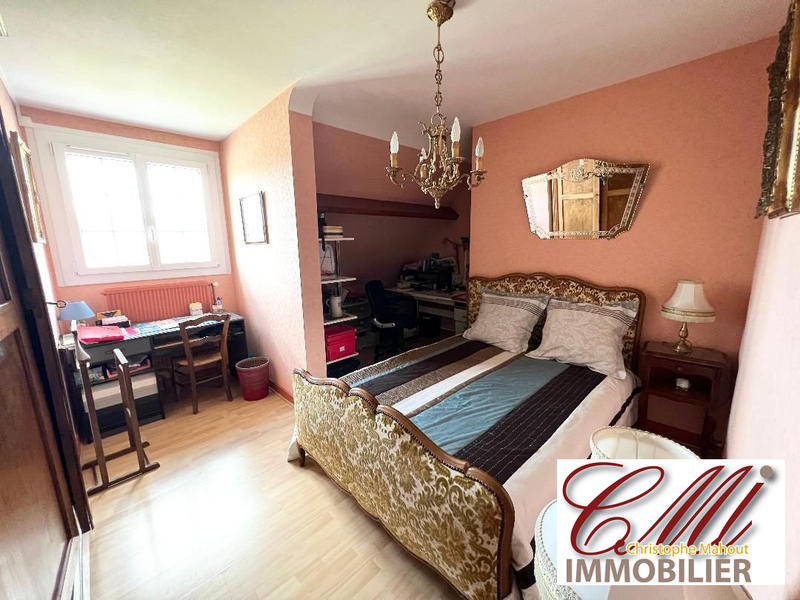 Maison - 217 m² - 8 pièces