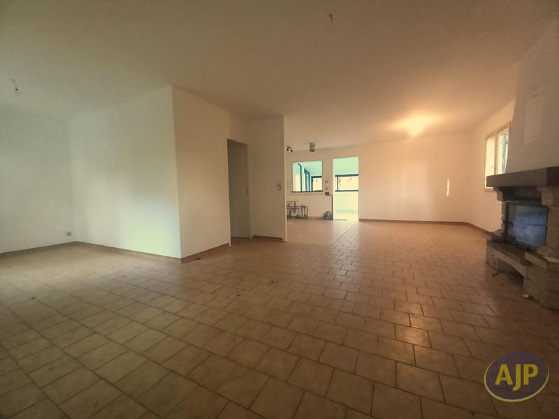 Maison - 212 m² - 9 pièces