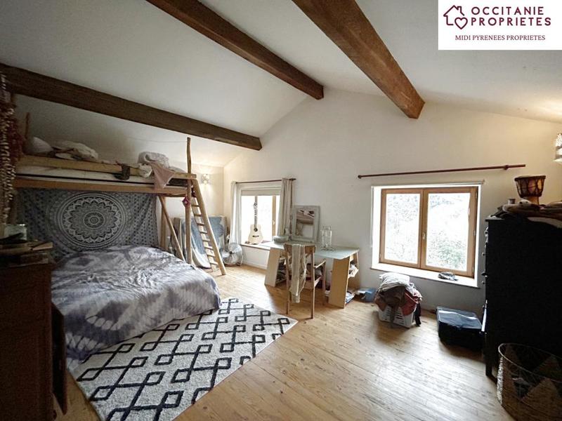 Propriété - 207 m² - 12 pièces