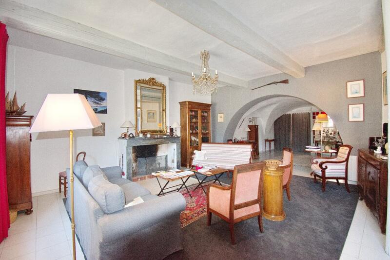 Maison - 780 m² - 24 pièces