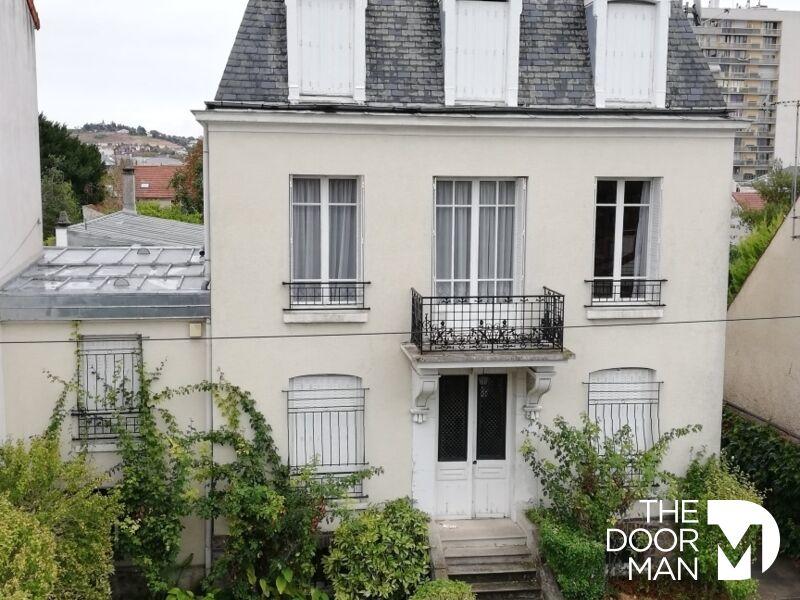 Propriété - 242 m² - 9 pièces