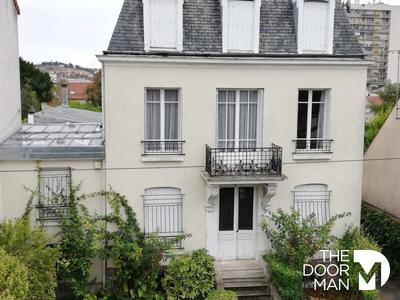 Propriété - 242 m² - 9 pièces