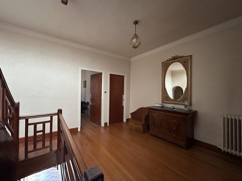 Maison traditionnelle - 188 m² - 7 pièces