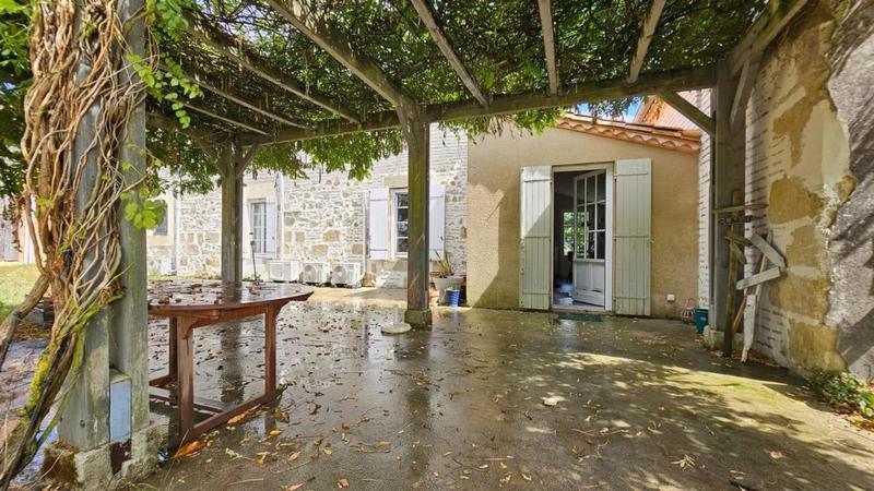 Maison - 285 m² - 11 pièces