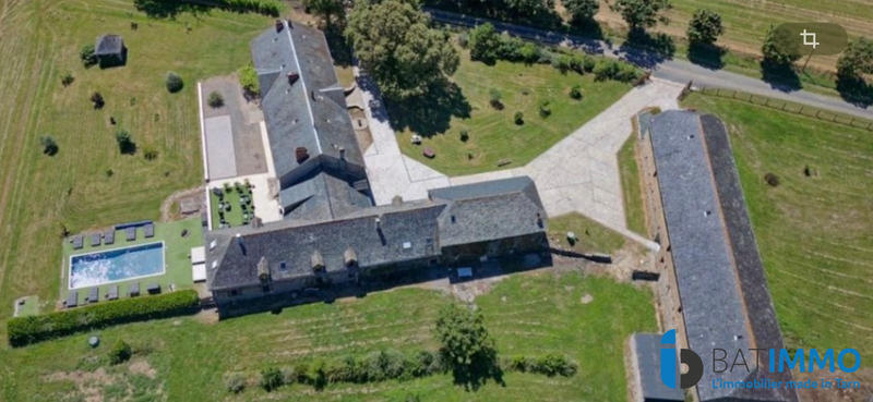 Maison - 820 m² - 18 pièces