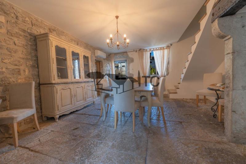 Maison - 425 m² - 10 pièces