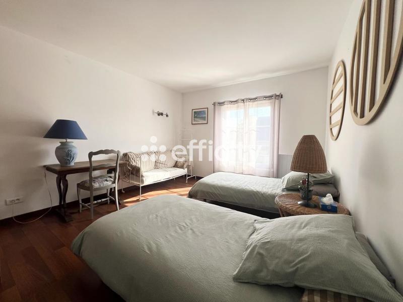 Maison - 306 m² - 10 pièces