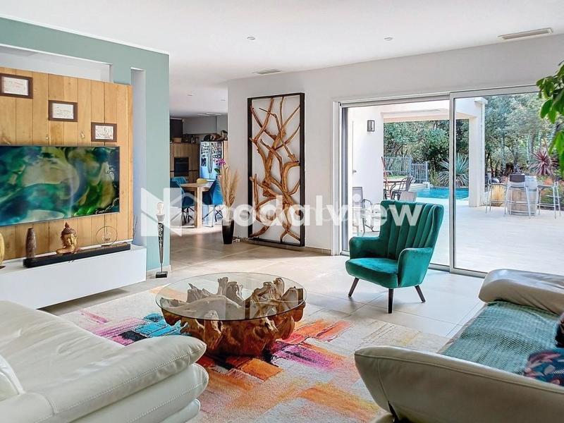 Villa - 220 m² - 8 pièces