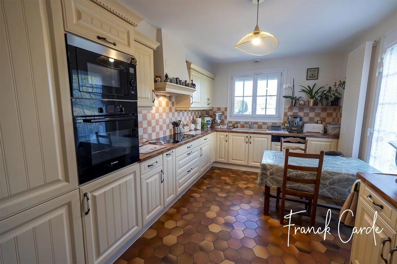 Maison - 225 m² - 8 pièces